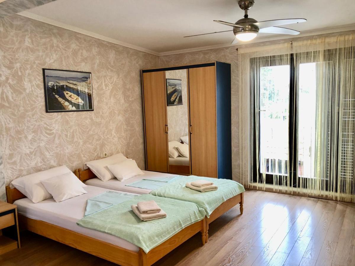 Apartment Pine & Oak With Shared Seasonal Hot Tub *