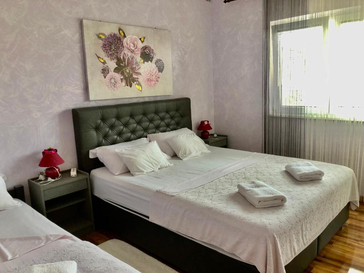 Pine & Oak With Shared Seasonal Hot Tub Apartment Privlaka (Zadar)