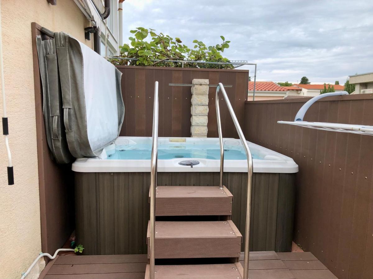 Pine & Oak With Shared Seasonal Hot Tub *
