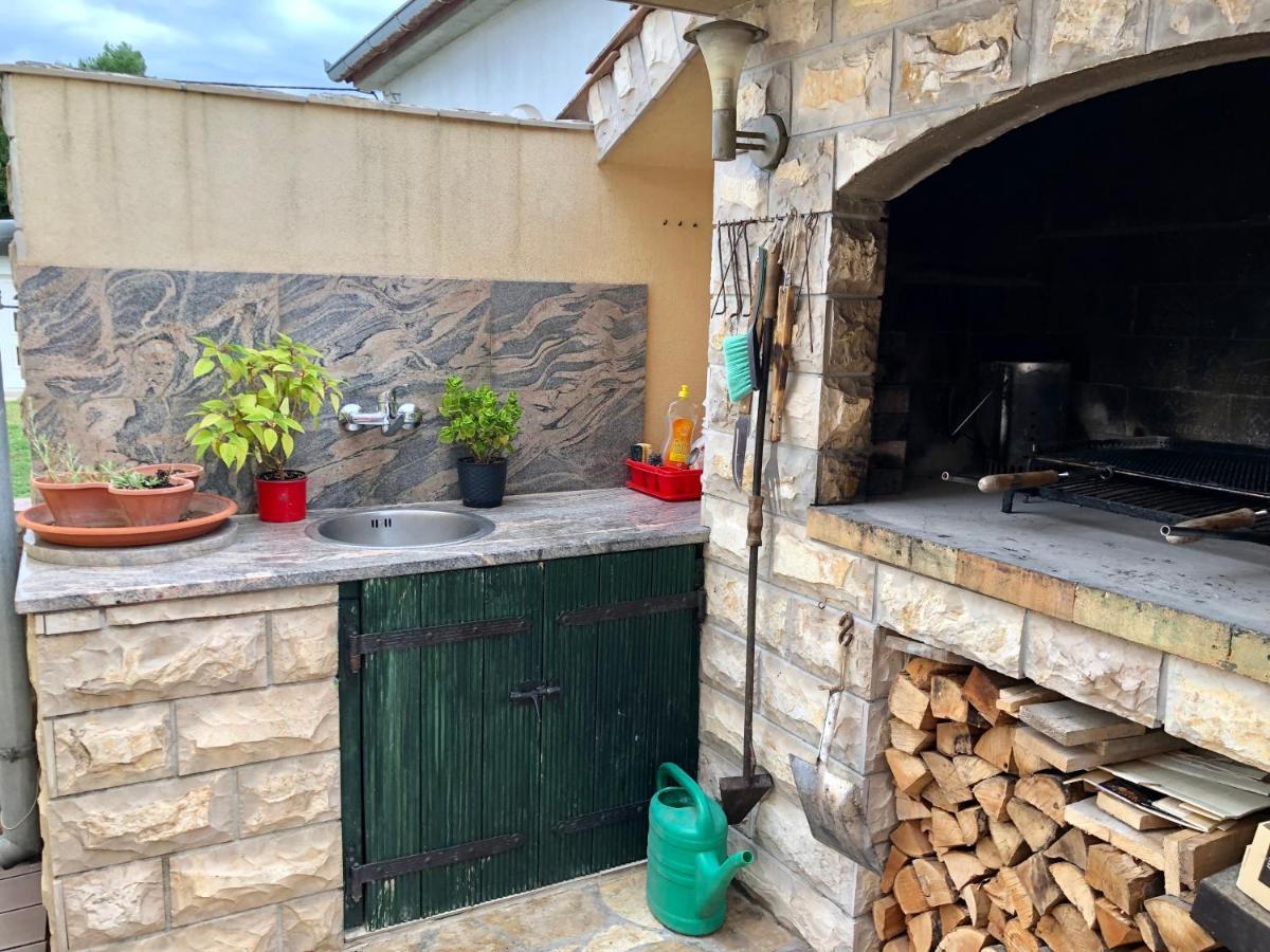 Pine & Oak With Shared Seasonal Hot Tub Apartment *